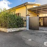 Lucca Walls Nearby: Modern Apt With Parking!